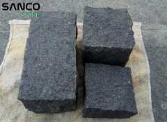 G684 Black Pearl All Nature Split Cobbles